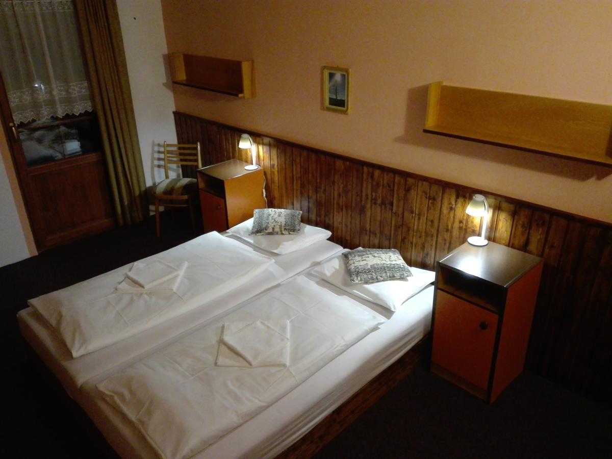 Rodinny "Hotel U Mustku" Desná Стая снимка